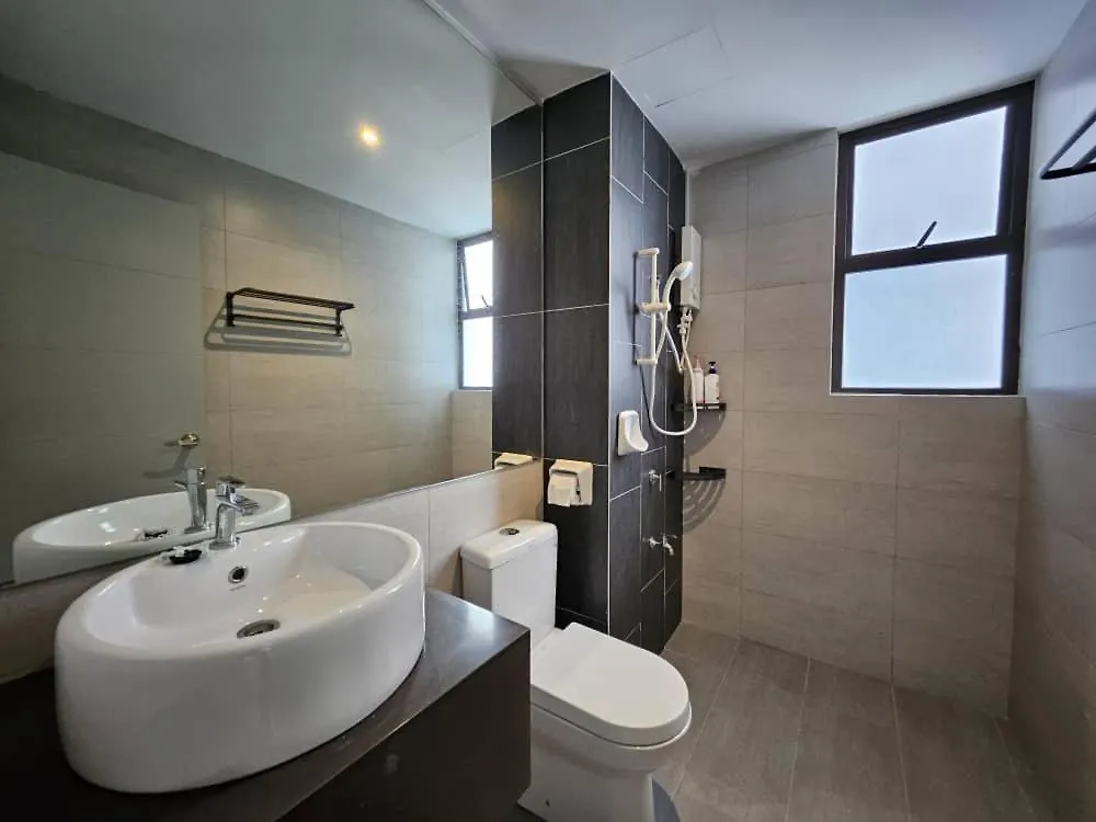 3R2B Admiral Residence Melaka - 8 Pax